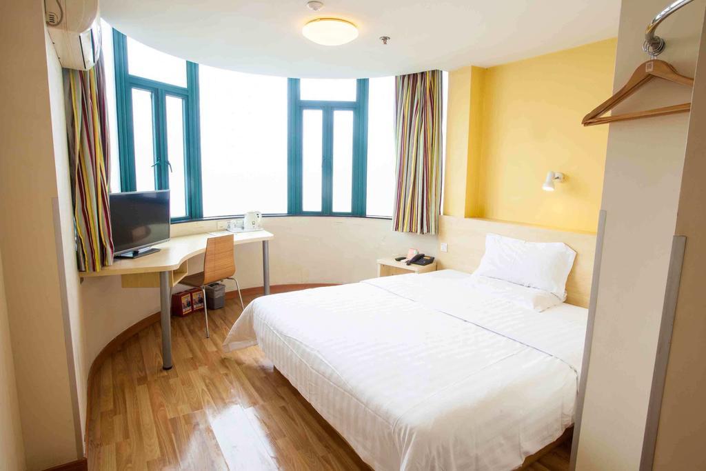 7 Days Inn Meizhou Jiangnan Kedu Commercial Plaza Chambre photo